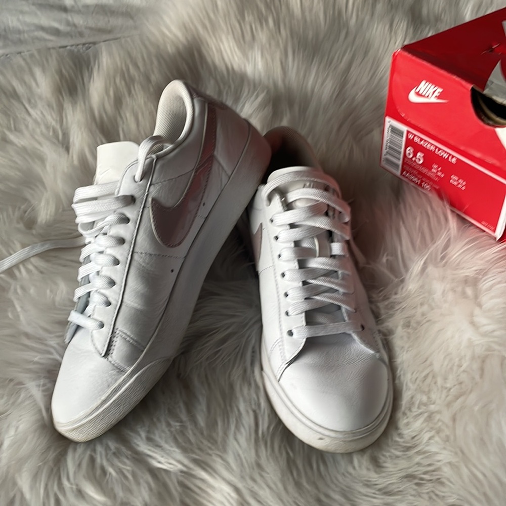 Nike Women’s low blazer sneakers